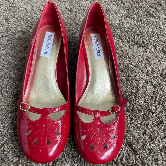 Steve Madden red coquette shoes perfect for valentines! - Picture 1 of 6